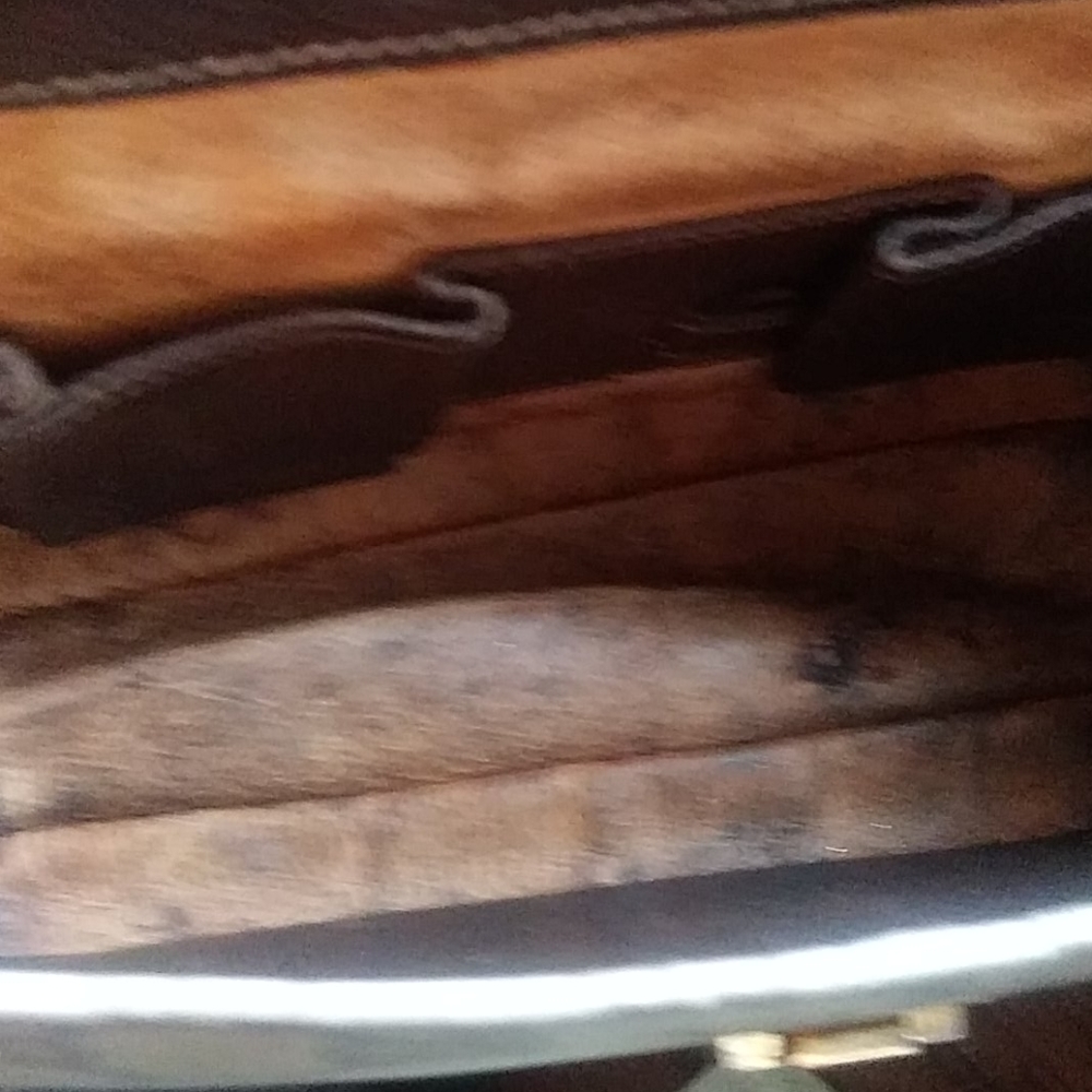 Gucci Clutch FLASH SALE - Picture 6 of 8